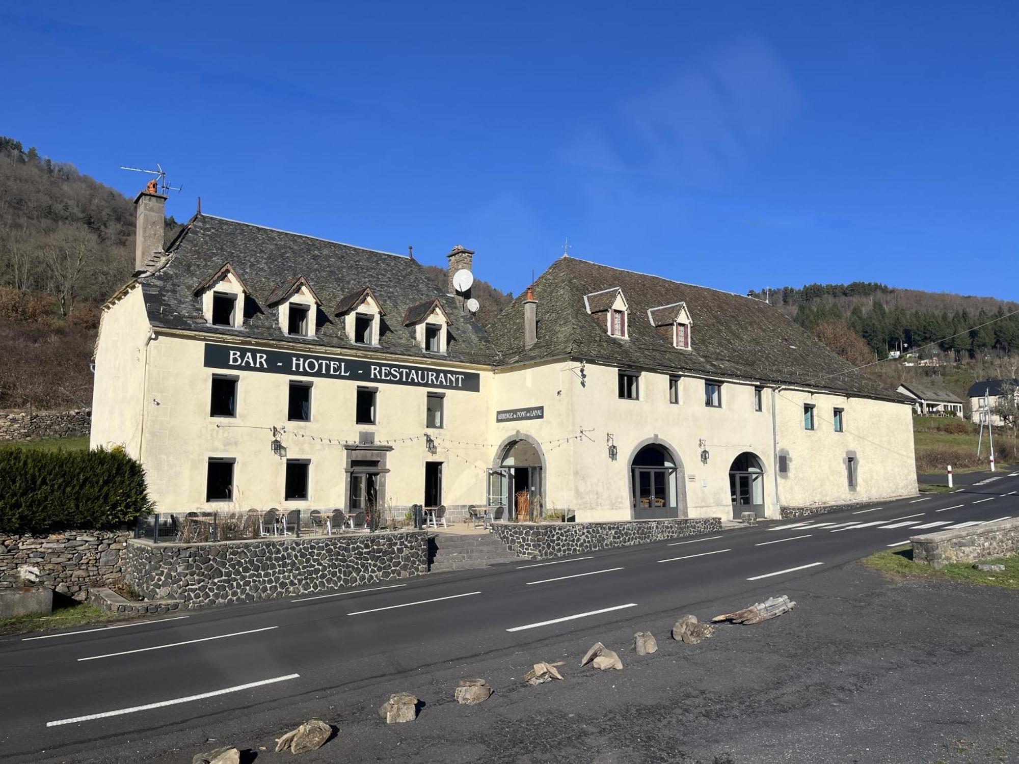 Gite-Auberge Du Pont De Lanau Neuvéglise Exterior foto